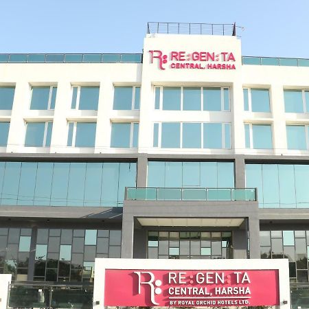 Regenta Central Harsha Vapi Pardi Exterior foto