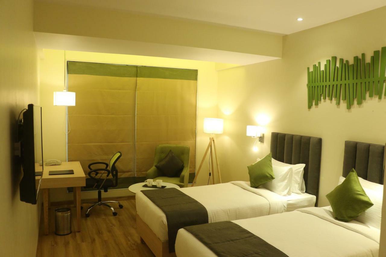Regenta Central Harsha Vapi Pardi Exterior foto