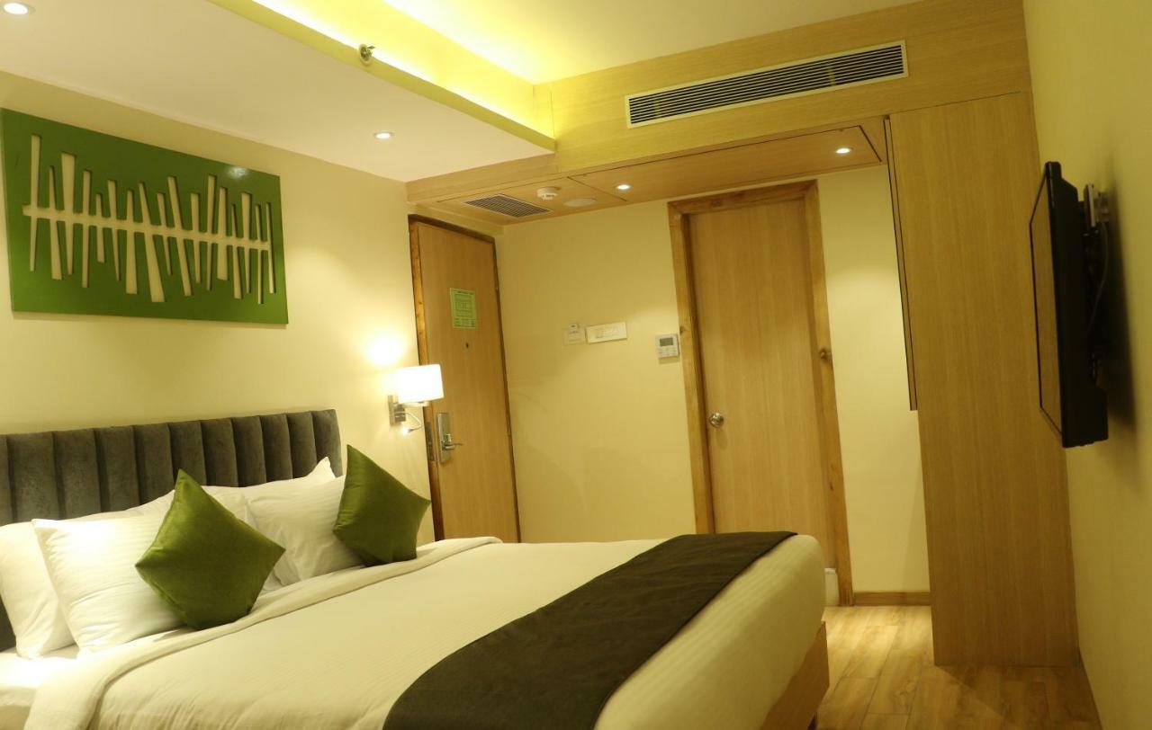 Regenta Central Harsha Vapi Pardi Exterior foto